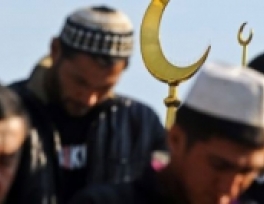 مسلمانان روسيه در حال برگزاري نماز عيد فطر 