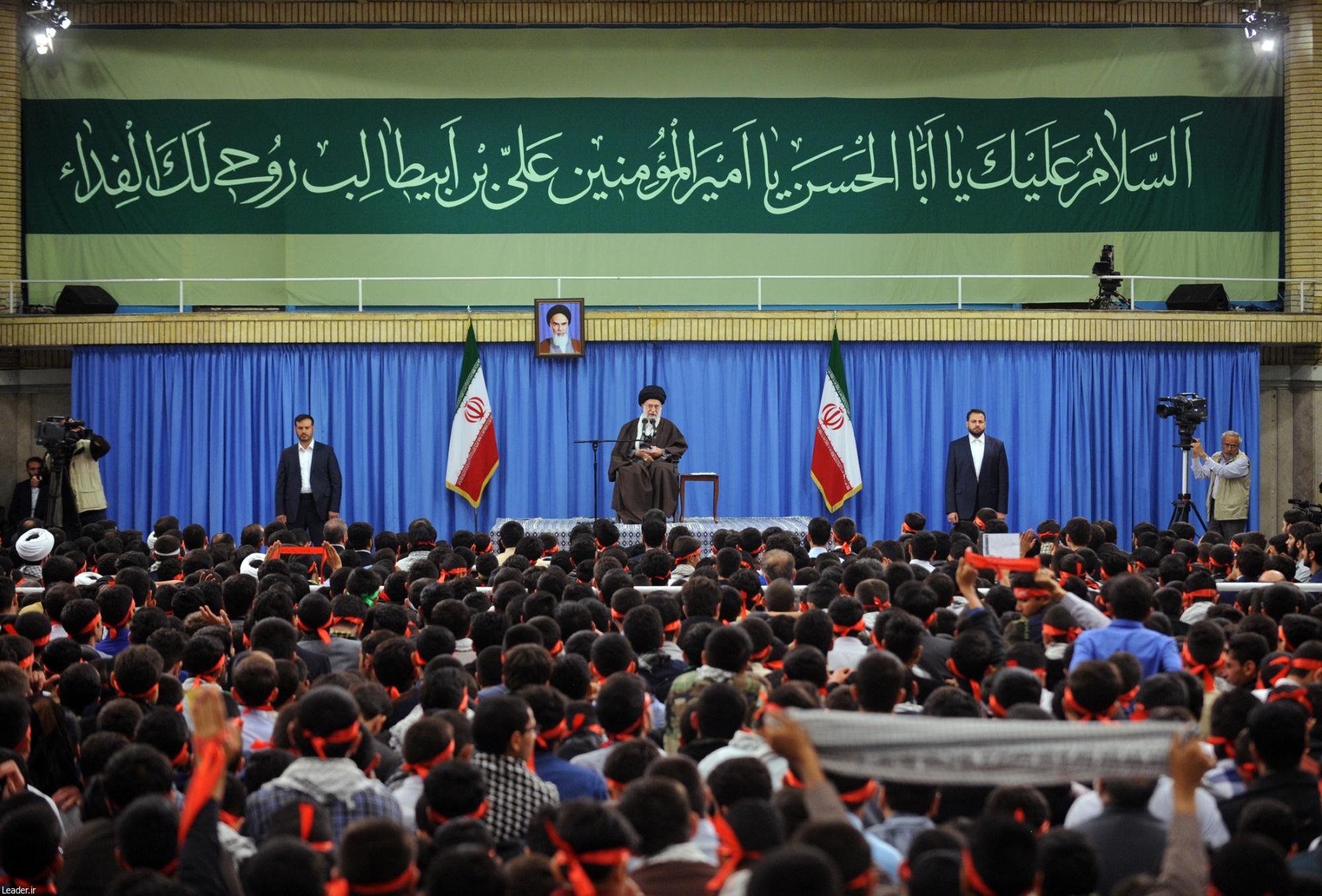 رهبر معظم انقلاب در ديدار اعضاي اتحاديه انجمن هاي اسلامي دانش آموزان