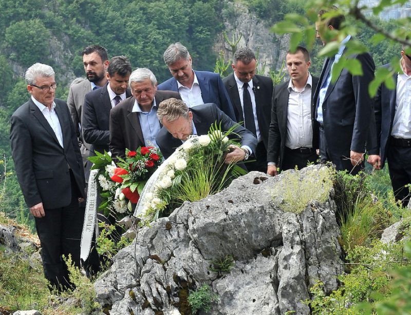 بازدید رییس جمهور بوسنی و هرزگووین از بنای یادبود قربانیان کازانی
