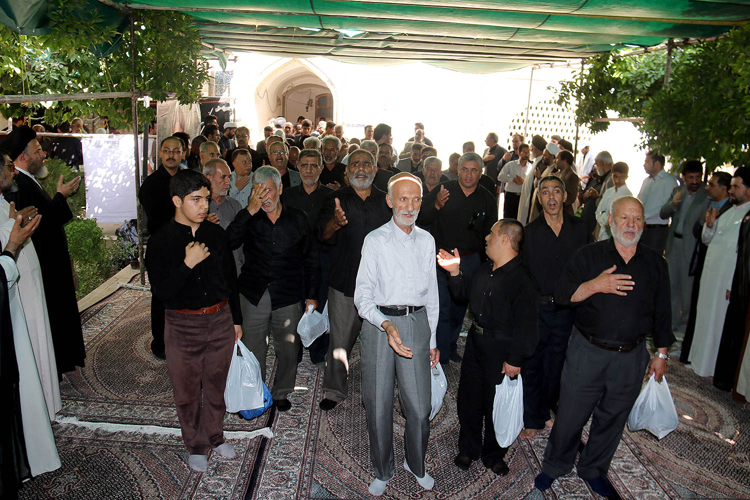 عزاداری مردم شیراز در شهادت امام صادق