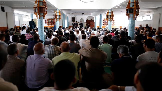 مراسم یادبود مسلمانان برای کشیش فرانسوی 
