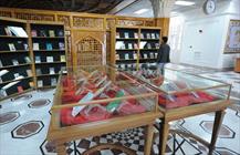 اهدای ۴۰۰ نسخه خطی  به کتابخانه آستان قدس