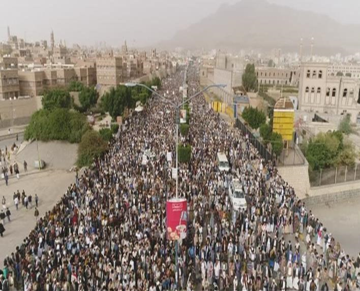راهپیمایی مردم یمن در حمایت از انصارالله و در محکومیت تجاوز ائتلاف سعودی