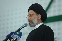 انقلاب اسلامی ایران عرش استبداد را سرنگون کرد