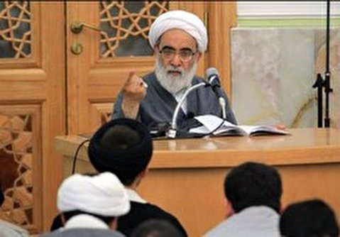 علما پیام رهبر انقلاب را برای مردم تبیین کنند
