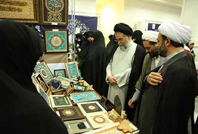 نمایشگاه اقتصاد مقاومتی و کارآفرینی طلاب جامعهالزهرا گشایش یافت