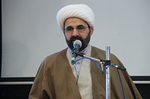 دشمن به دنبال انقلاب زدایی از حوزههای علمیه است