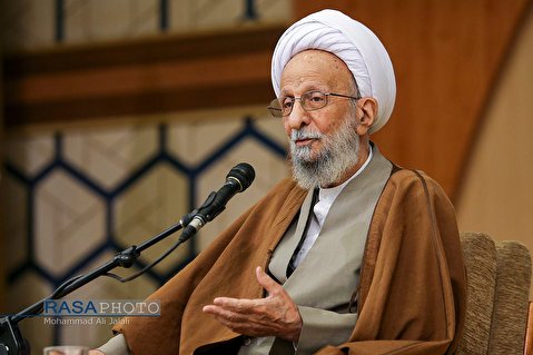 دعا کردن به معنای سلب اختیار از انسان نیست