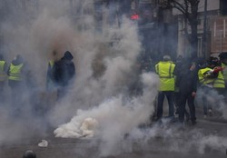 مبارزه فرانسه با آزادی بیان