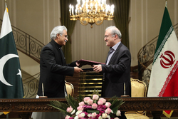 تهران و اسلام آباد یک سند همکاری در زمینه بهداشت و درمان امضا کردند