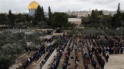 حضور ده‌ها هزار فلسطینی در مسجدالاقصی در اولین جمعه ماه رمضان