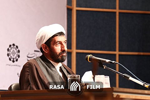قائلان به آزاد بودن رسانه دچار تعارض هستند