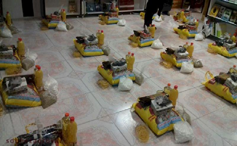 توزیع بستههای مواد غذایی در میان خانوادههای نیازمند