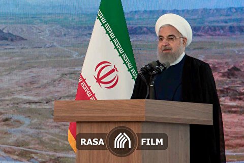 ملت ایران در برابر قلدرها تعظیم نمیکند