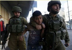 ضرب و شتم یک کودک فلسطینی در هجوم صهیونیستها به کرانه باختری