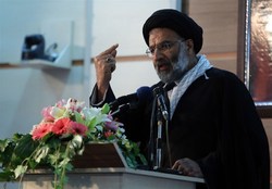 رژه رفتن با ماشین‌های شاسی بلند در شأن مدیر انقلاب اسلامی نیست
