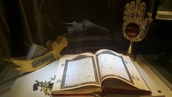 عرضه نسخ خطی قرآن با قدمت 3 قرن در نمایشگاه علوم قرآنی یزد