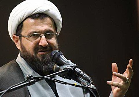 مسؤولی که خود را خادم ملت میداند ۲۰ برابر مردم حقوق نمیگیرد