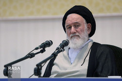 مواضع مقتدرانه رهبر انقلاب ایران را به ملتی عزتمند تبدیل کرده است