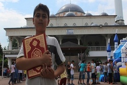 ابتکار امام جماعت مسجد برای جذب کودکان به کلاس قرآن در ترکیه