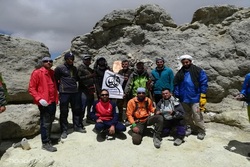صعود طلاب کوهنورد به بام ایران