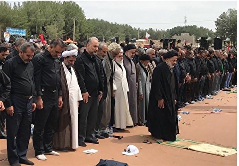 اقامه نماز ظهر عاشورا در بیرجند به امامت نماینده ولی فقیه در خراسان جنوبی
