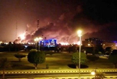 بزرگترین پالایشگاه نفتی آلسعود در آتش/رویترز: صادرات نفت عربستان نصف شد