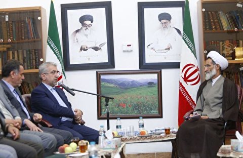 مسؤولان از حضور در بین مردم نترسند| دیوارهای بین مردم و مسؤولان خراب شود