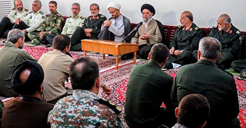 ایستادگی در برابر دشمن ما را به اهلبیت نزدیک میکند
