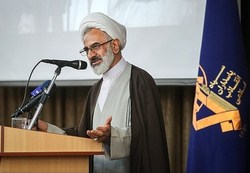 مواضع سازشکارانه برخی مسؤولان دشمن را به تسلیم ملت ایران امیدوار کرد + فیلم