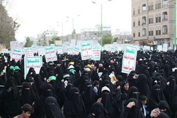 راهپیمایی بانوان یمنی در تمجید از عملیات «نصر من الله»