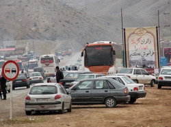 بلاتکلیفی ۳۰۰۰ کامیون ‌حامل تجهیزات موکب‌ها در مرز مهران
