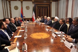 توسعه روابط با کشورهای همسایه از اصول سیاست خارجی ایران است