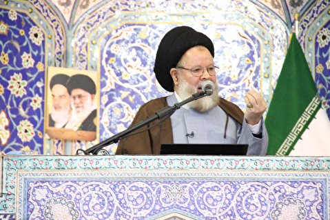مقدسات دینی را برای رسیدن به اهداف و آمال خود به حراج نگذارید