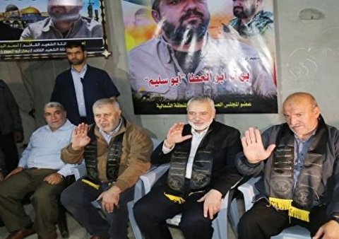 بر سر خون شهداء معامله نمیکنیم