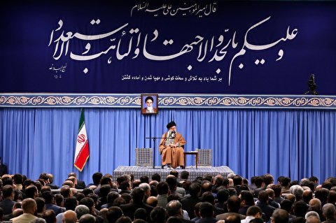 دیدار جمعی از تولیدکنندگان، کارآفرینان و فعالان اقتصادی با رهبر انقلاب