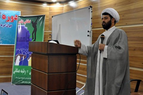 ادب و عبودیت رمز دستیابی به کمالات معنوی است