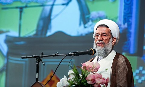 تنها راه برونرفت از فتنهها تمسک به قرآن است
