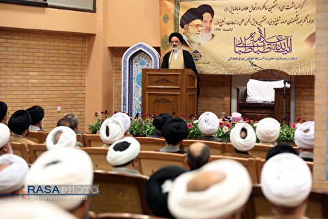 جهان از برکات حوزه قم بهره می برد | نظام و رهبری را تنها نخواهیم گذاشت