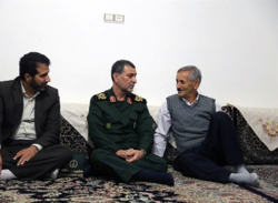 دیدار صمیمانه فرمانده سپاه کردستان با خانواده شهید ‌عزیزی و دانشجویان