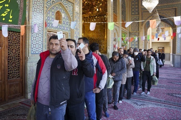 حماسه حضور مردم شیراز با آغاز فرآیندی رای گیری +عکس