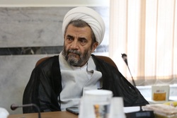 عیادت مسئول دبیرخانه شورای عالی حوزه از روحانی مجروح قمی