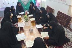 هجرت معلم قرآن حرم رضوی برای آموزش قرآن به روستای دور افتاده