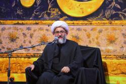 عزاداری برای امام حسین را به دهه محرم محدود نکنیم