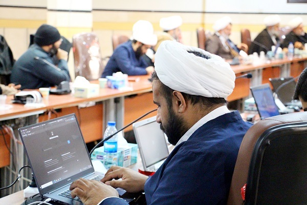 برگزاری افتتاحیه دوره «تربیت مدرس مهارت های پژوهشی» در حوزه علمیه فارس+عکس