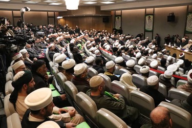 با سخنرانی نماینده مقام معظم رهبری در سوریه، چهاردهمین نشست علمای جهان اسلام با عنوان «نقش علما‌ در اصالت بخشی مفهوم وطن و حفظ وطن» در دمشق آغاز شد.