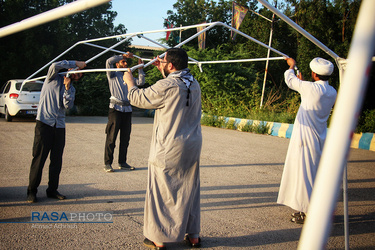 آماده سازی اردوگاه اسکان سیل زدگان توسط طلاب جهادی