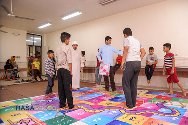 حضور طلاب در اردوگاه‌های اسکان سیل زدگان خوزستان | جهاد ادامه دارد