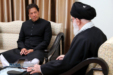 دیدار نخست‌وزیر پاکستان با مقام معظم رهبری