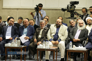 دیدار جمعی از شاعران و استادان زبان و ادب پارسی با مقام معظم رهبری